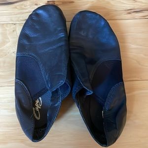Black capezio jazz shoes 8W